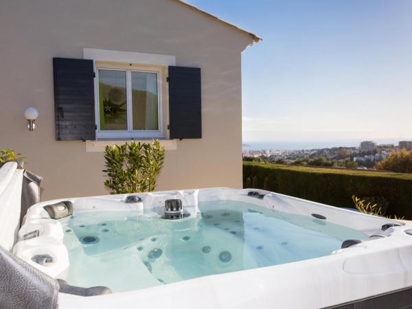 Les chambres d'hôtes de Mougins : photo 5 de la chambre chambre double deluxe - vue sur mer