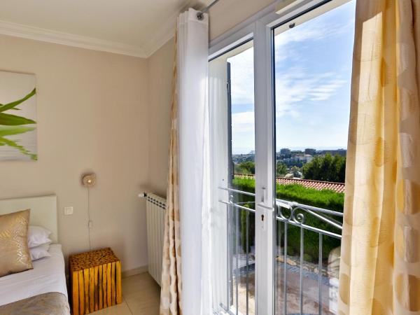 Les chambres d'hôtes de Mougins : photo 6 de la chambre chambre double deluxe - vue sur mer