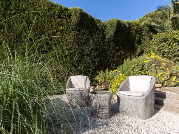 Les chambres d'hôtes de Mougins : photo 9 de la chambre chambre double deluxe - vue sur mer