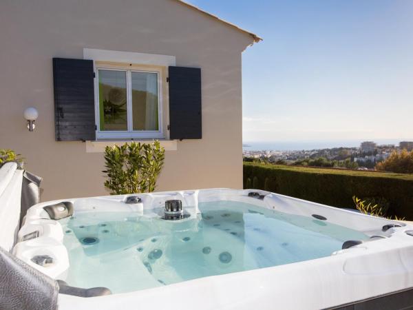 Les chambres d'hôtes de Mougins : photo 1 de la chambre chambre double deluxe - vue sur mer