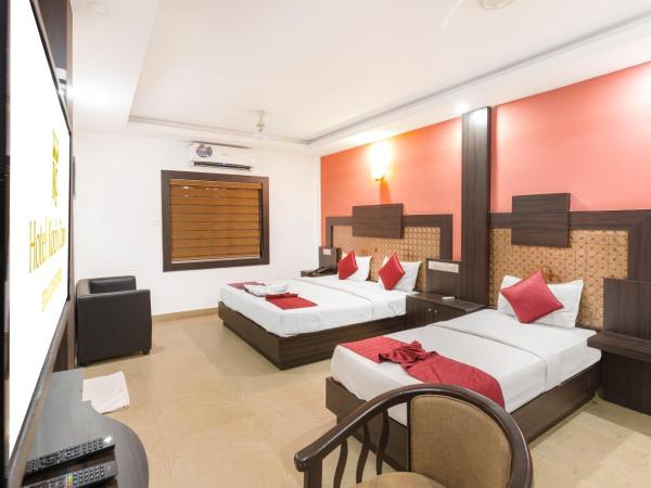 Hotel Kochi Crown : photo 4 de la chambre deluxe triple room non ac