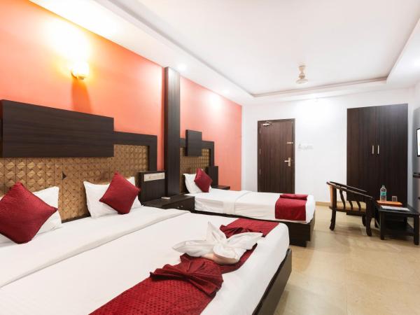 Hotel Kochi Crown : photo 6 de la chambre deluxe triple room non ac