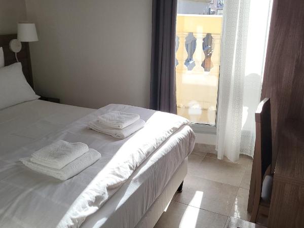 SQUARE HOTEL : photo 1 de la chambre chambre double avec balcon