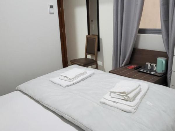 SQUARE HOTEL : photo 2 de la chambre petite chambre simple