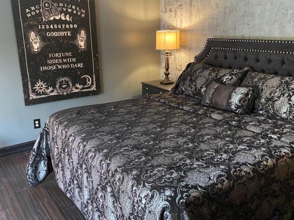 Phantom History House - Ouija Room : photo 4 de la chambre chambre double avec balcon