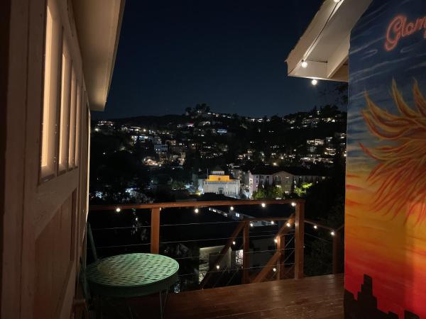 Glamping Hollywood Hills - Luxury Tiny House : photo 3 de la chambre chambre double avec terrasse