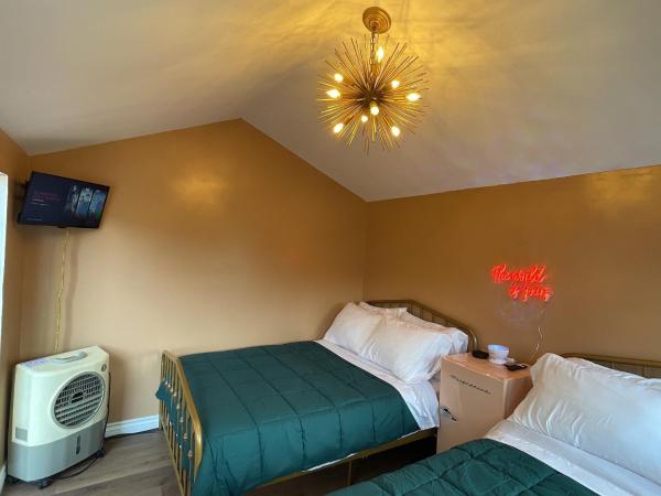 Glamping Hollywood Hills - Luxury Tiny House : photo 7 de la chambre chambre double avec terrasse