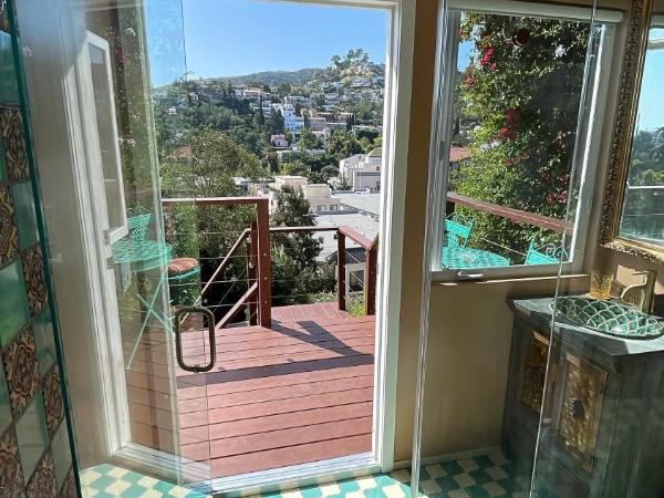 Glamping Hollywood Hills - Luxury Tiny House : photo 10 de la chambre chambre double avec terrasse