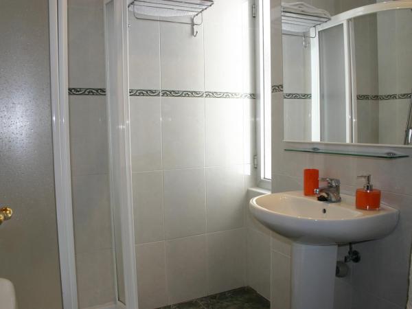 Hostal Hispanico I : photo 4 de la chambre chambre lits jumeaux