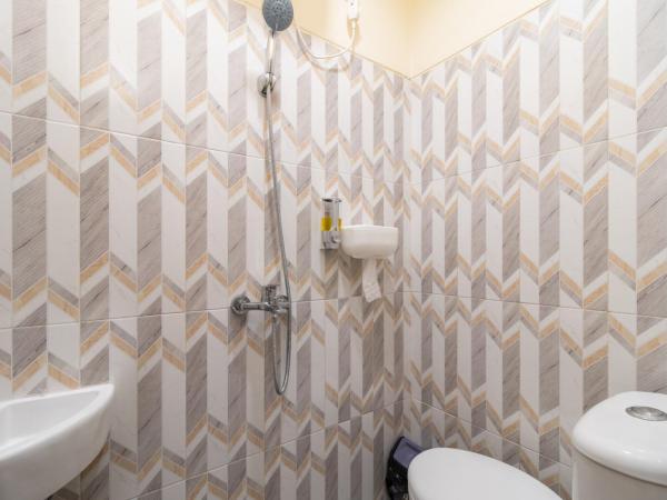 RedDoorz @ Kemanggisan Raya : photo 7 de la chambre chambre double standard