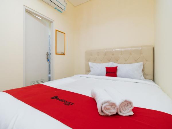 RedDoorz @ Kemanggisan Raya : photo 6 de la chambre chambre double standard