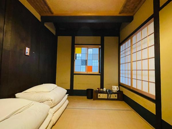 Nagomi-Ryokan Yuu : photo 2 de la chambre chambre lits jumeaux avec salle de bains commune