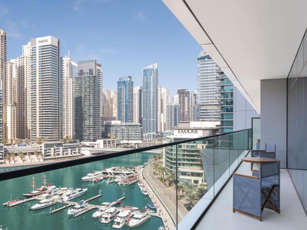 Vida Dubai Marina & Yacht Club : photo 2 de la chambre suite deluxe avec balcon privé - vue sur port de plaisance
