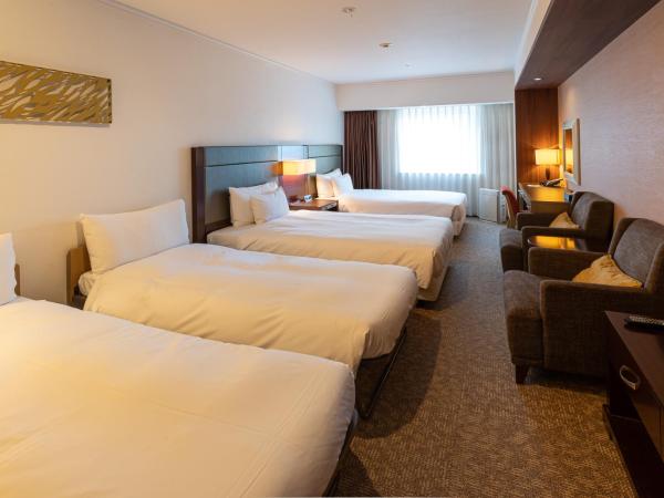 Ibis Styles Sapporo : photo 3 de la chambre chambre familiale deluxe avec lits jumeaux et 2 lits d’appoint - fumeurs