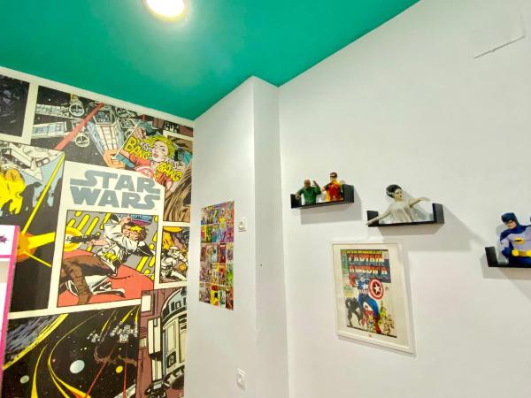 Sevilla Kitsch Hostel Art : photo 3 de la chambre chambre double ou lits jumeaux