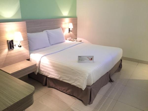 Whiz Prime Hotel Kelapa Gading : photo 5 de la chambre chambre lit king-size supérieure
