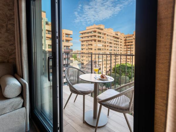 Apartamentos Core Suites Valencia : photo 4 de la chambre appartement avec balcon