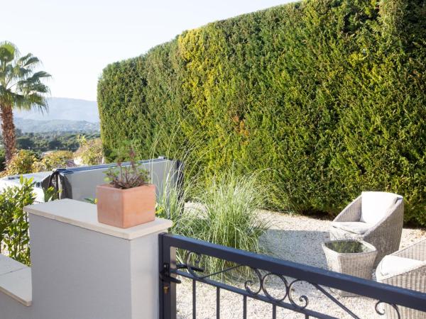 Les chambres d'hôtes de Mougins : photo 2 de la chambre chambre double deluxe - vue sur mer