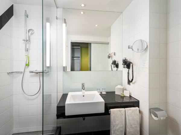 Holiday Inn Bern Westside, an IHG Hotel : photo 8 de la chambre chambre standard