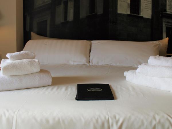 De Gasperi 55 : photo 7 de la chambre chambre lit king-size - vue sur mer