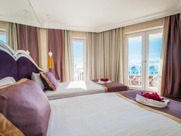 La Boutique Hotel & Suites : photo 1 de la chambre standard room  side sea view