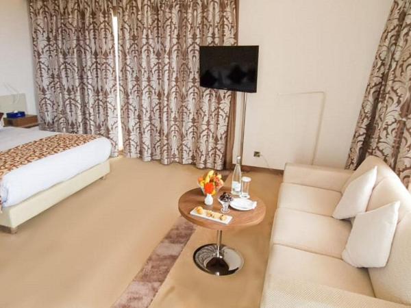 Kenzi Sidi Maarouf : photo 1 de la chambre junior suite king size bed city view