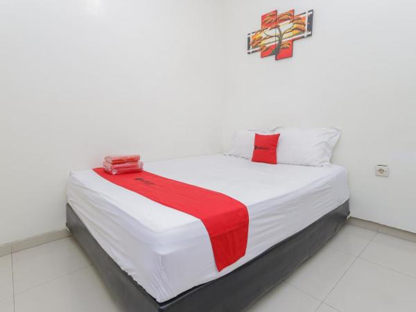 RedDoorz Plus At K23 Rungkut Madya : photo 8 de la chambre chambre double