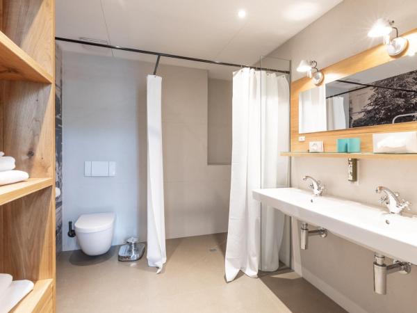 Alpenblick Bern - kind of a hotel : photo 8 de la chambre chambre familiale avec douche