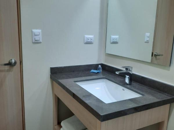 CHN Hotel Monterrey Santa Fe : photo 4 de la chambre chambre deluxe double ou lits jumeaux