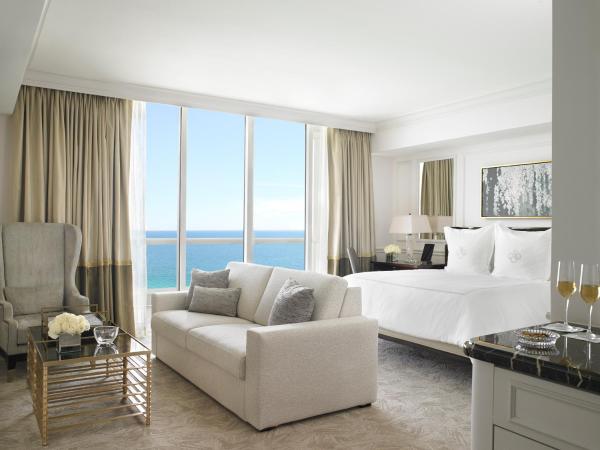 Acqualina Resort and Residences : photo 3 de la chambre chambre lit king-size - côté océan - pas de frais de service
