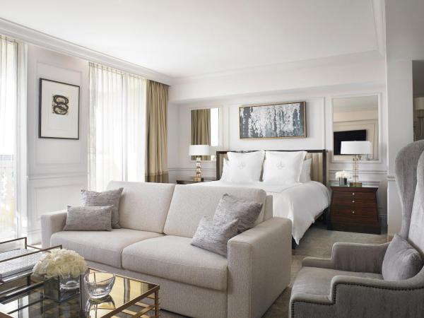 Acqualina Resort and Residences : photo 2 de la chambre chambre lit king-size - vue sur ville - pas de frais de service