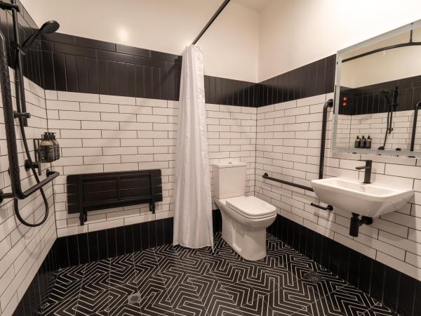 TRYP by Wyndham Wellington, Tory Street : photo 5 de la chambre chambre lit king-size pour personnes à mobilité réduite