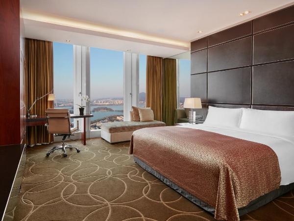 InterContinental Nanjing, an IHG Hotel : photo 7 de la chambre chambre lit king-size classique - vue sur lac