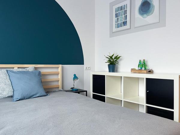 Shape&Color premium Hostel : photo 1 de la chambre chambre simple avec salle de bains commune