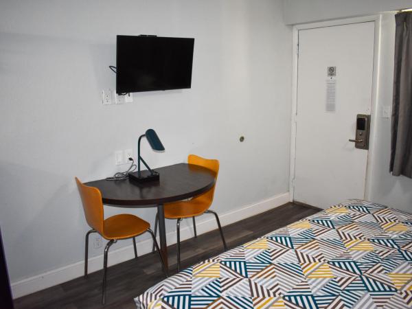 Motel 6 Columbus OH - OSU North : photo 9 de la chambre chambre lit king-size - non-fumeurs