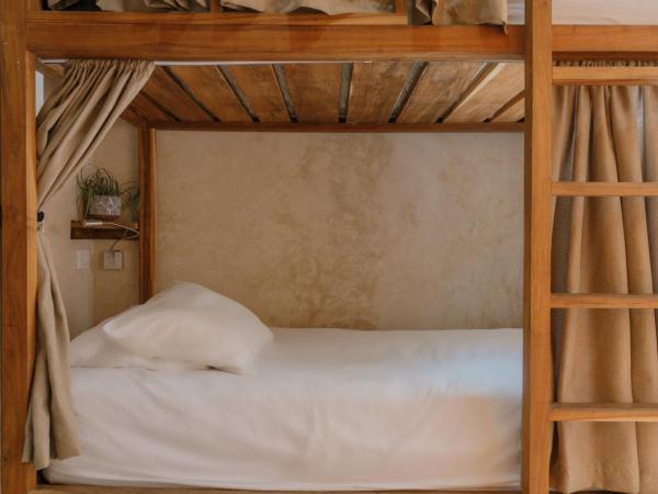 Hostik Hostal : photo 1 de la chambre lit dans dortoir de 8 lits 