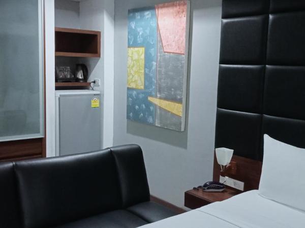 The Bangkok Cha Cha Suite - SHA Certified : photo 2 de la chambre appartement standard
