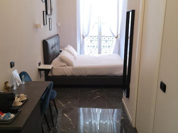 Comfort Zone Naples : photo 1 de la chambre chambre double confort avec balcon