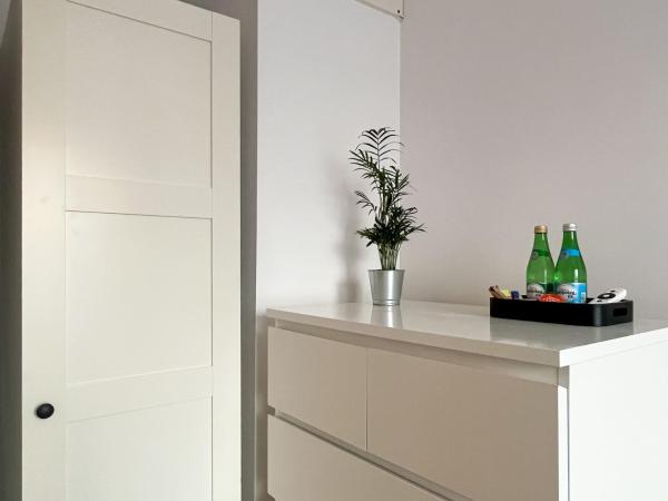 Shape&Color premium Hostel : photo 1 de la chambre chambre simple avec salle de bains commune