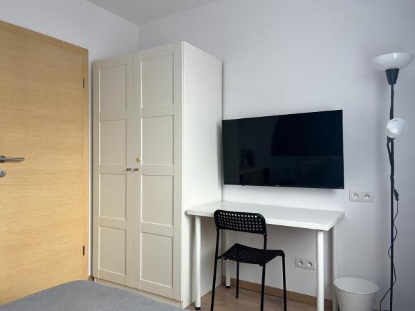 Shape&Color premium Hostel : photo 4 de la chambre chambre simple avec salle de bains commune