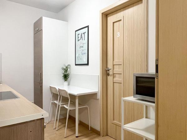 Shape&Color premium Hostel : photo 2 de la chambre chambre simple avec salle de bains commune