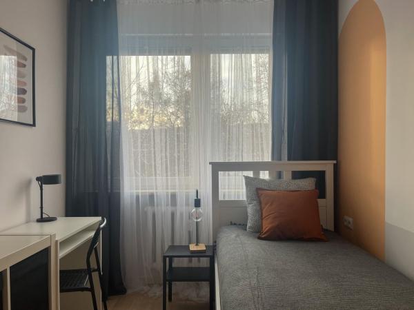 Shape&Color premium Hostel : photo 9 de la chambre chambre simple avec salle de bains commune