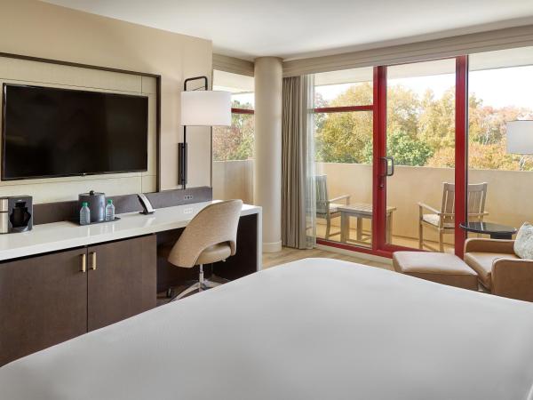 Emory Conference Center Hotel : photo 1 de la chambre hébergement d'angle avec lit king-size