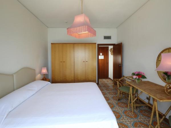 Hotel Lido Mediterranee : photo 7 de la chambre chambre double ou lits jumeaux - vue sur mer