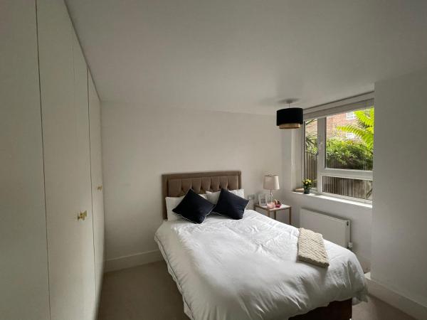 Peaceful & Modern Double Bedroom With Garden View : photo 2 de la chambre chambre double - vue sur jardin