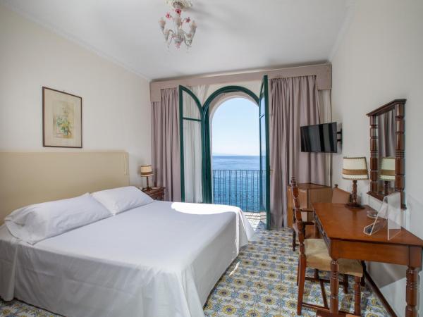 Hotel Lido Mediterranee : photo 1 de la chambre chambre double ou lits jumeaux standard - vue sur mer