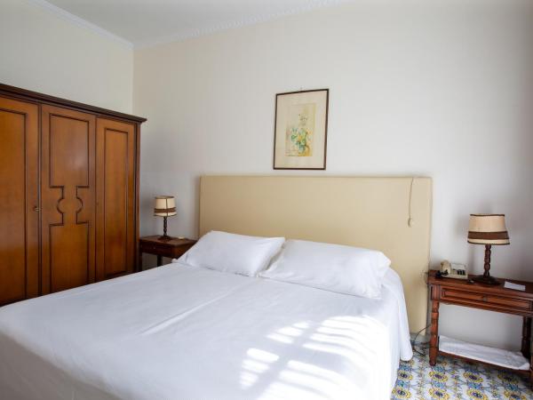 Hotel Lido Mediterranee : photo 7 de la chambre chambre double ou lits jumeaux standard - vue sur mer