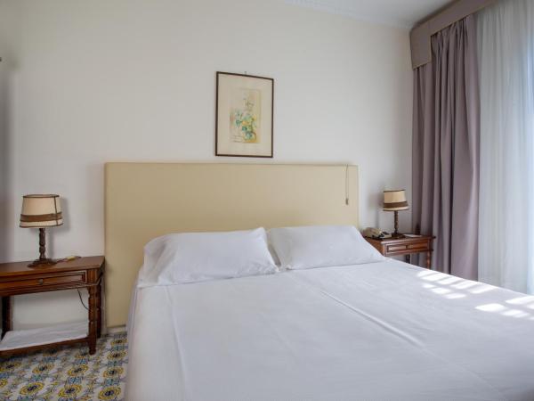 Hotel Lido Mediterranee : photo 8 de la chambre chambre double ou lits jumeaux standard - vue sur mer