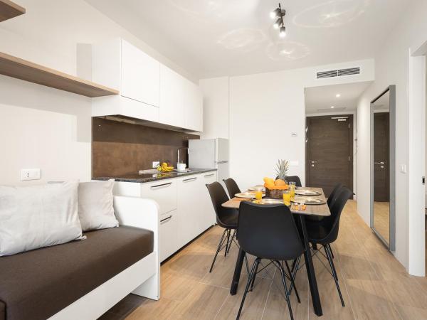 Residence Del Mar Emotion : photo 9 de la chambre appartement 2 chambres avec balcon (6 personnes)