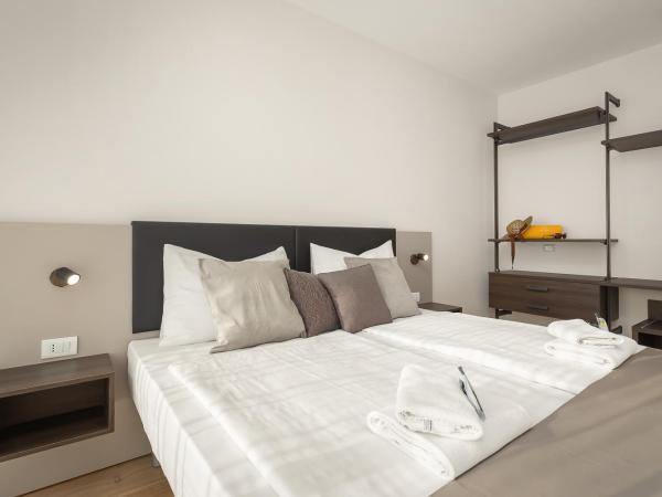 Residence Del Mar Emotion : photo 6 de la chambre appartement 2 chambres avec balcon - côté piscine (6 personnes)